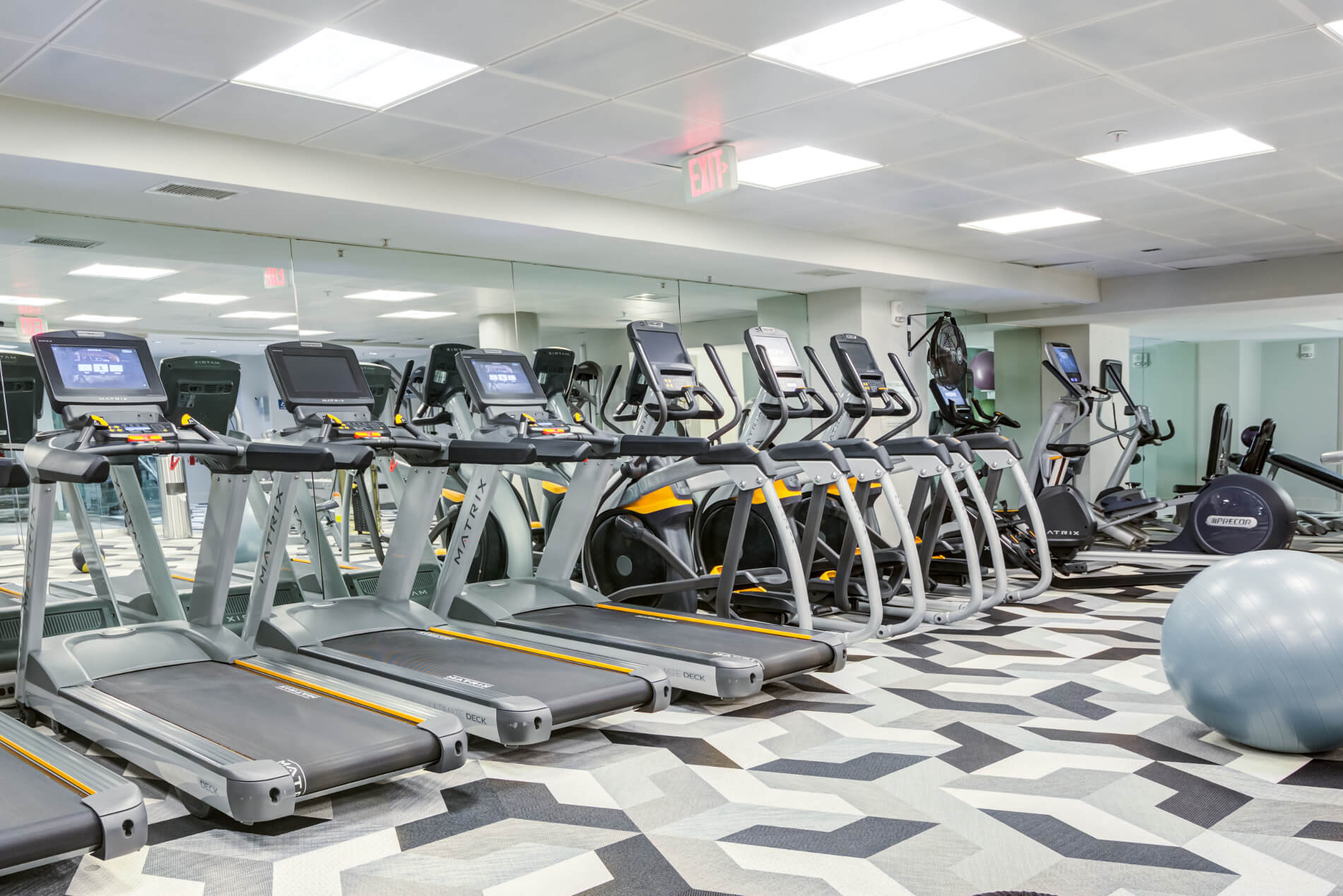 Gym with treadmills, elliptical trainers and bikes